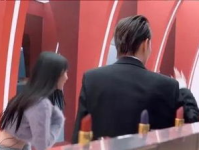 吃瓜娱乐圈那英,娱乐圈的瓜田女王，揭秘她的辉煌与争议